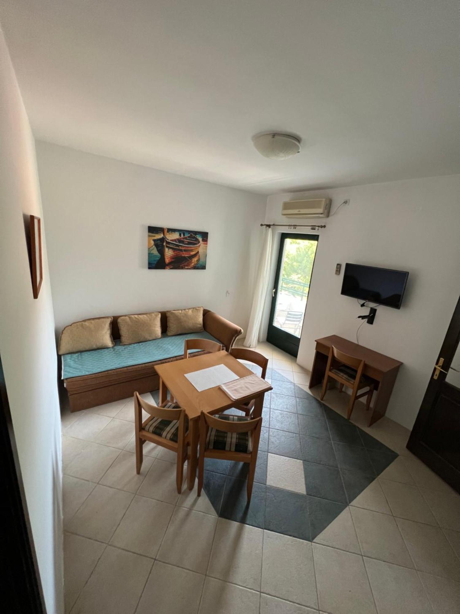 Renome Apartment Petrovac Bagian luar foto